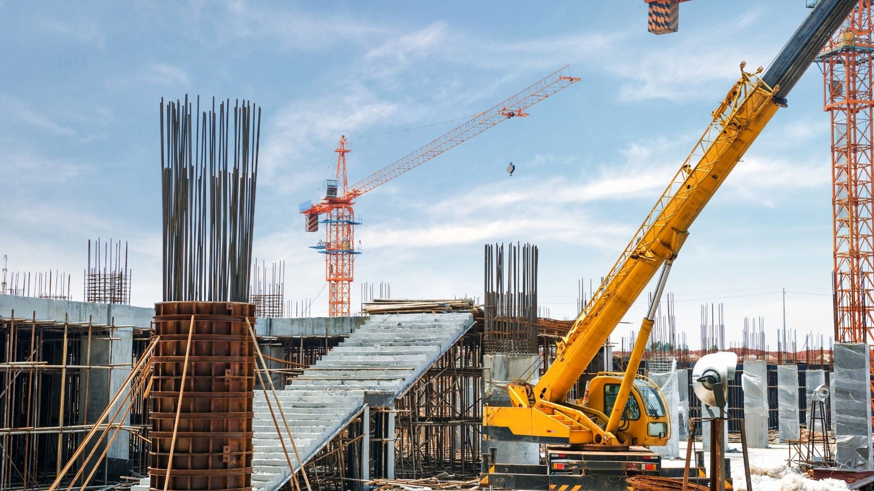3 Important Ways Barricades Are Used In Construction Sites - Crowd Control Warehouse