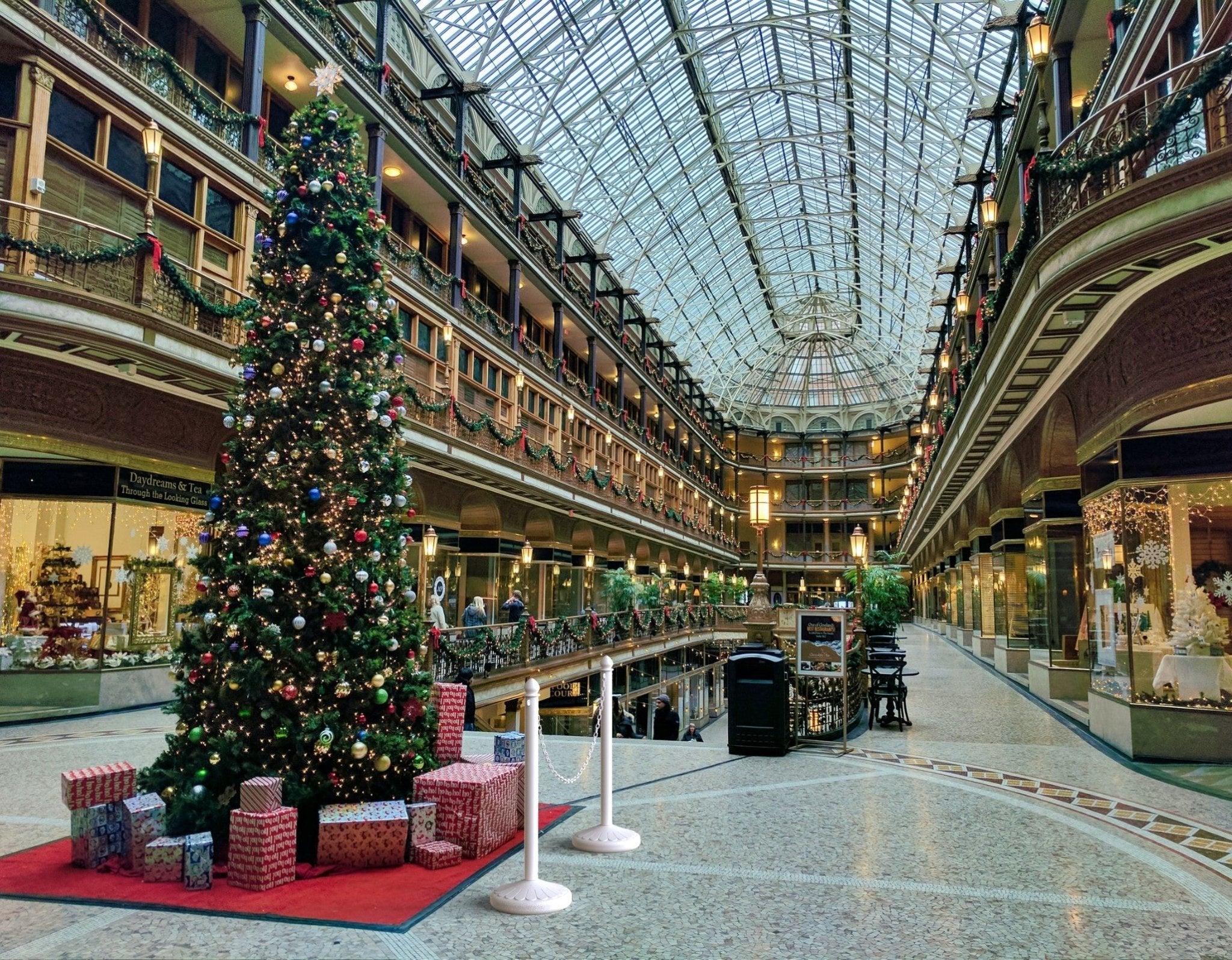 Medium Duty Plastic Stanchion Posts and Chain Kit with (6) Posts and 50 Ft. of Chain - Montour Line - Crowd Control Warehouse