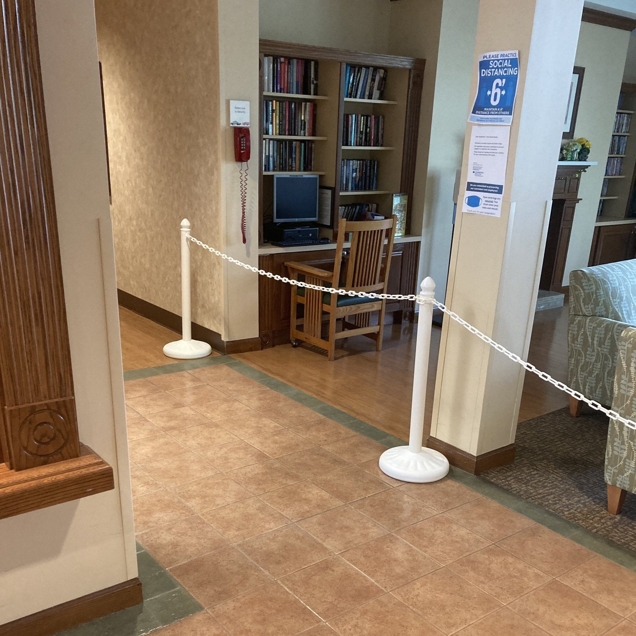 Plastic Chain, 2.0 inch links, Standard Colors from Montour Line - Crowd Control Warehouse