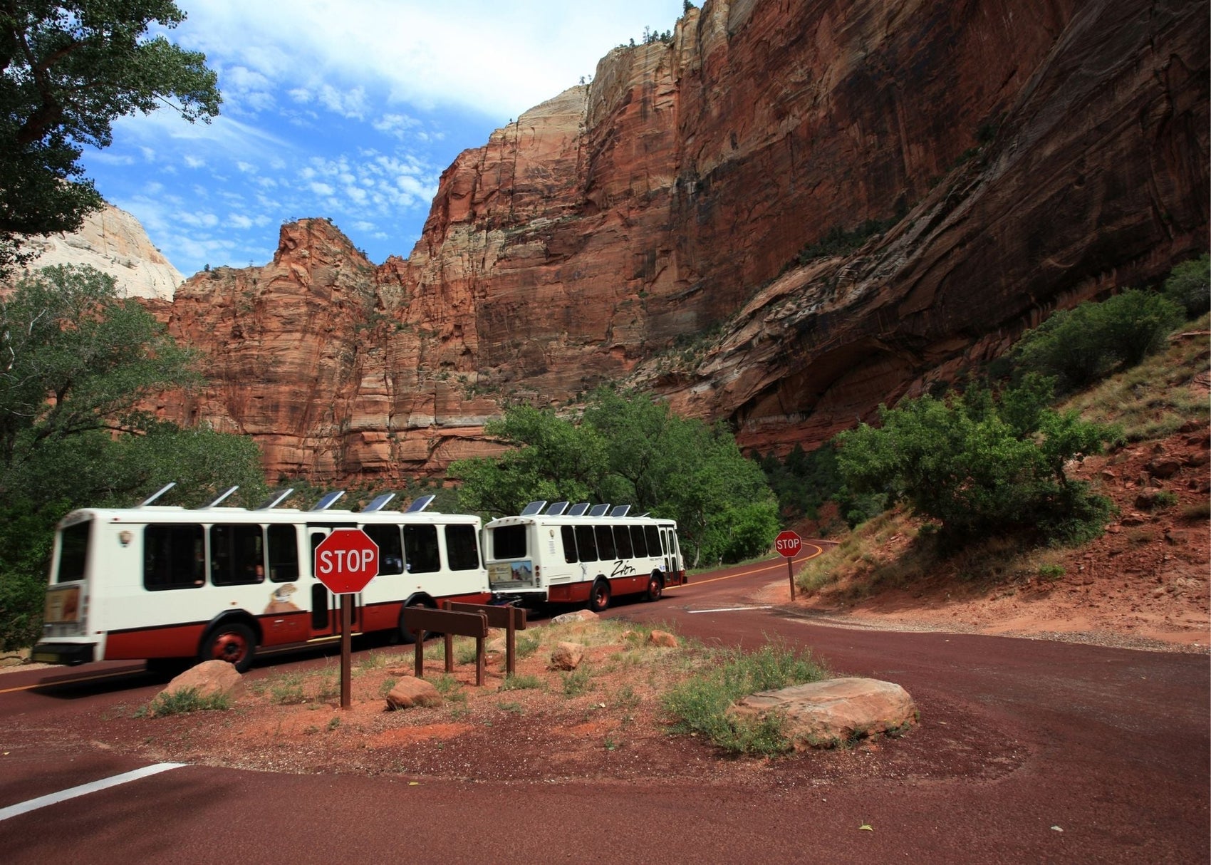Crowd Control Stanchions for Peak Seasons and Slow Seasons - Crowd Control Warehouse