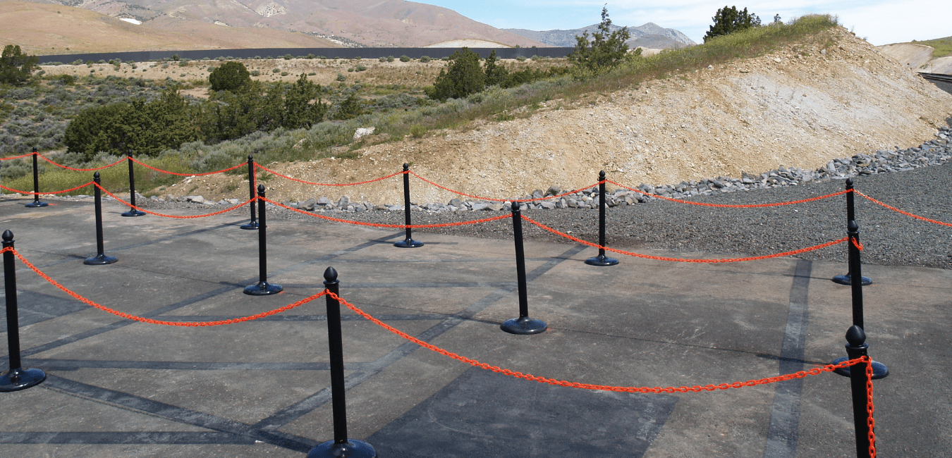 Should you be using plastic post chain stanchions instead of traditional stanchions? - Crowd Control Warehouse